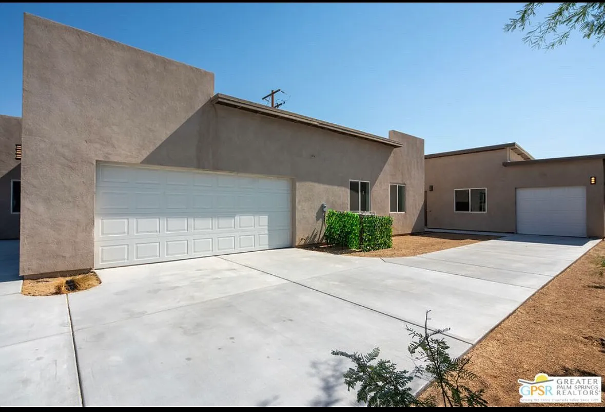 3 bed, 1390 sqft, $2,200 — Photo 1