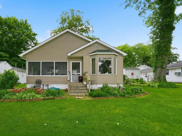2948 E Skinner Lake Dr N, Albion, IN 46701