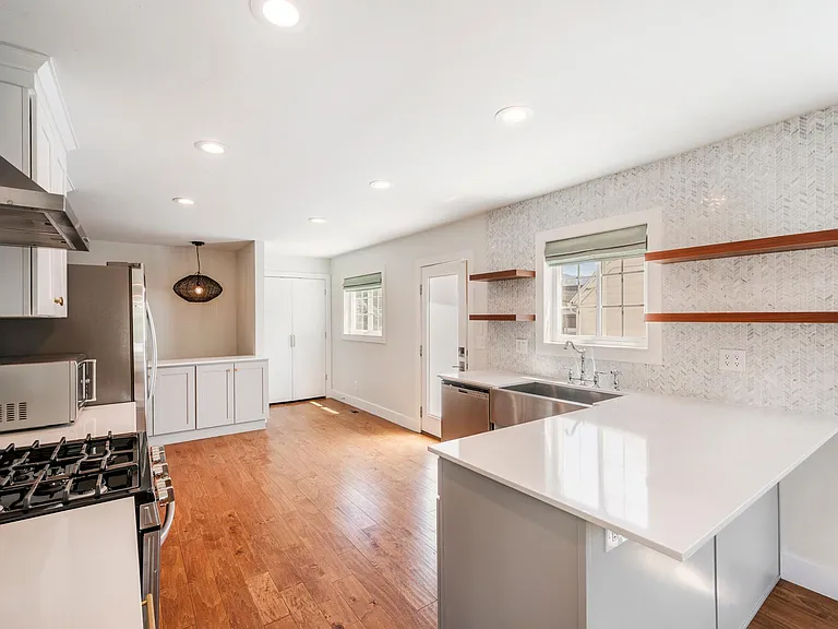 2545 S Filmore St E — Photo 7
