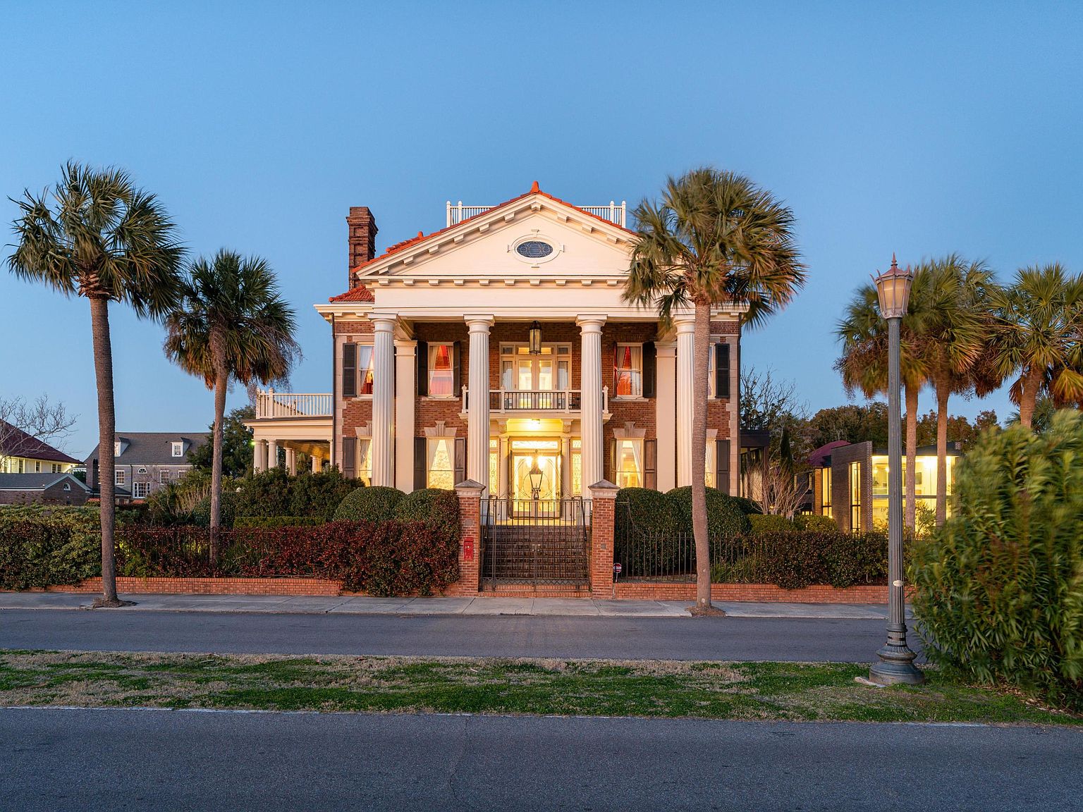 Street View - Limestone columns and palm trees - Worth Ave