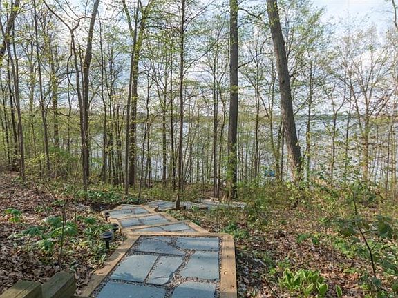 5th image of 7847 Lake Crest Ct