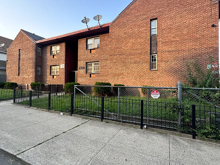 254 Oak St #7 — Photo 22