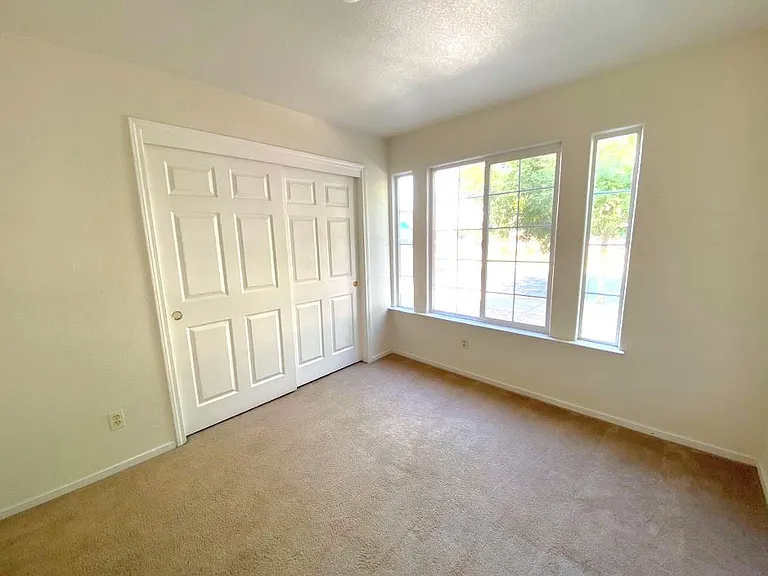 3125 Campus Dr — Photo 10