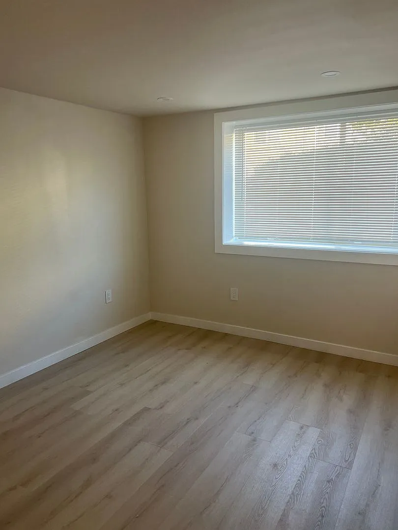 The Thunderbird Apartments — Photo 4