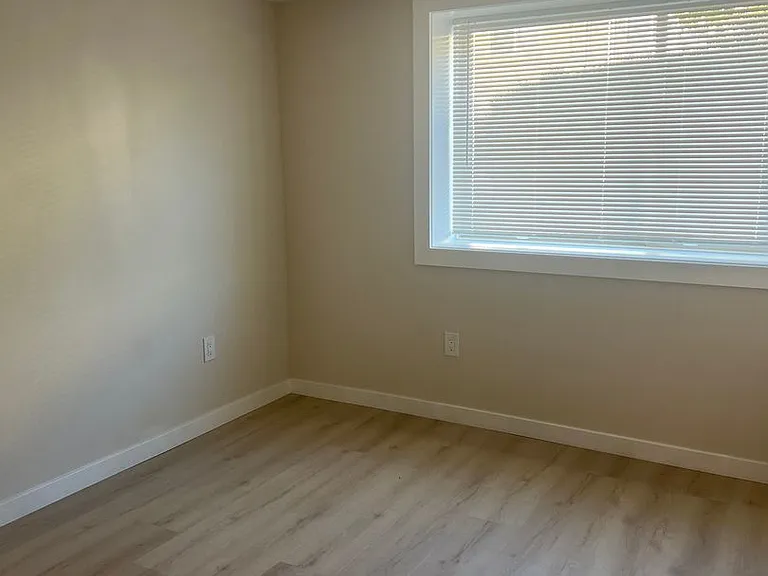 The Thunderbird Apartments — Photo 4