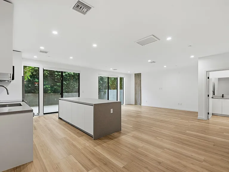TALA Residences at 829 Larrabee Street — Photo 32