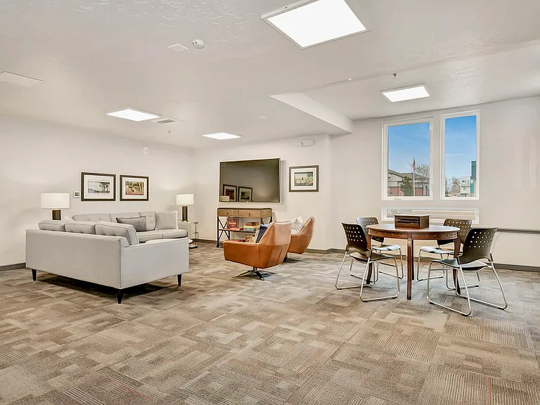 Parkway Apartments — Photo 18