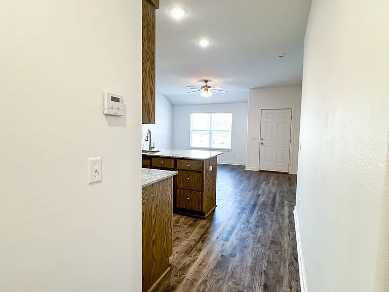 325 Westbrook Ct — Photo 19