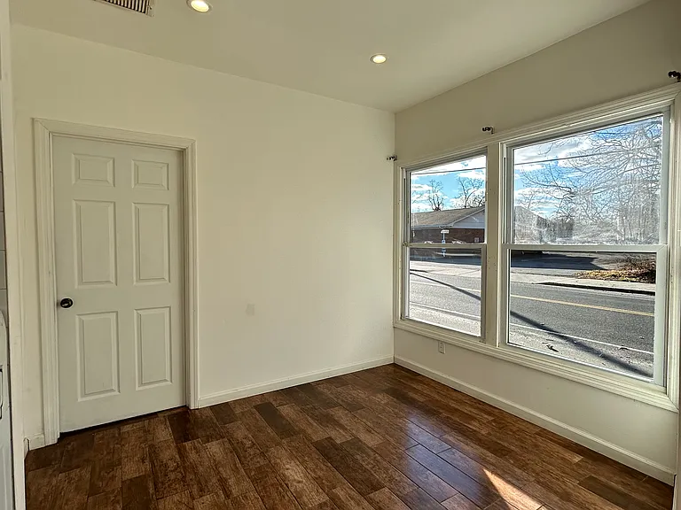 5 Mastic Rd — Photo 6
