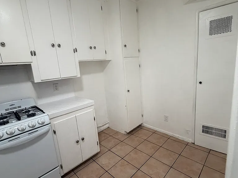 5042 Valley Blvd #4 — Photo 11