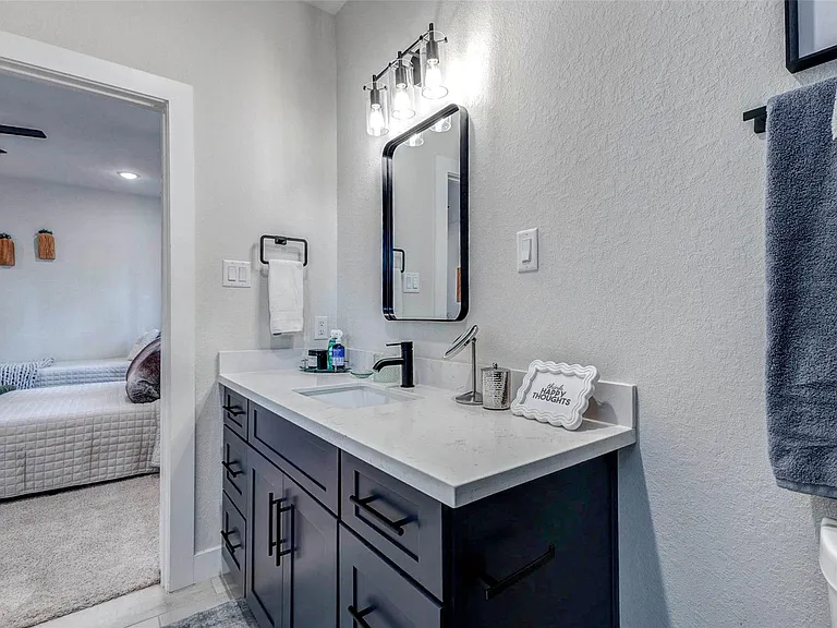 5407 Lee St — Photo 32