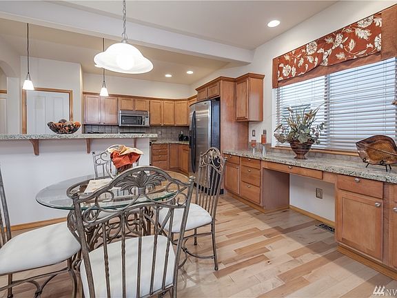 Breakfast nook and built-in desk area