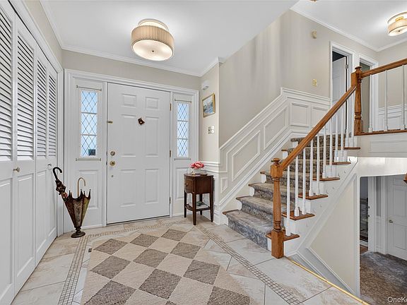 4th image of 58 Dutchess Hill Road