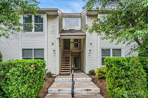 492 Bayberry Ct Photo 1
