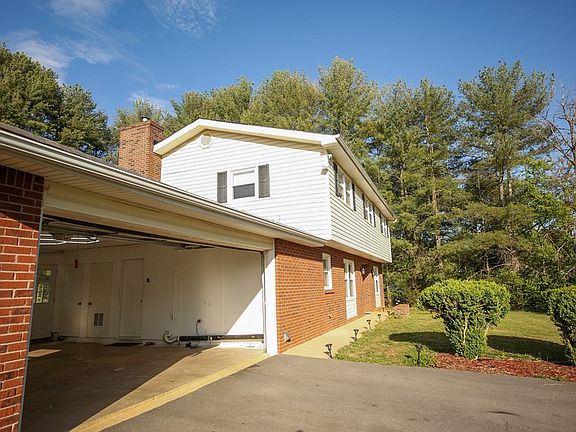3rd image of 14011 Stone Dr
