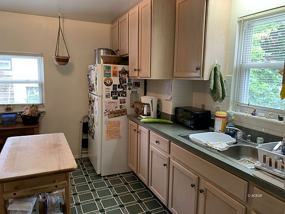 5th image of 72 Maplewood Dr