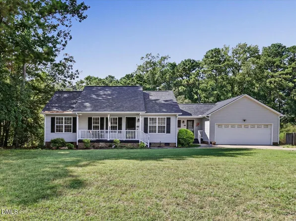 128 Blairwood Dr, Fuquay Varina, NC 27526