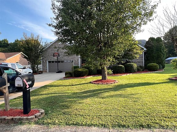 4th image of 5175 Olde School Dr