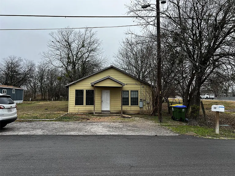 102 E Carrie Manor St — Photo 1
