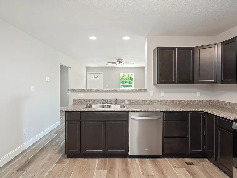 2533 Adair Ave — Photo 6