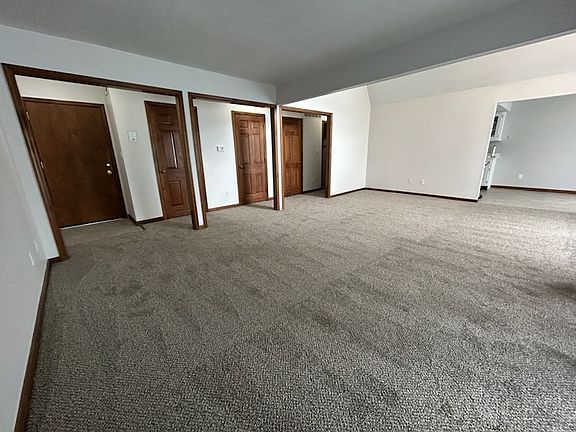 5th image of 1936 S Washington Dr