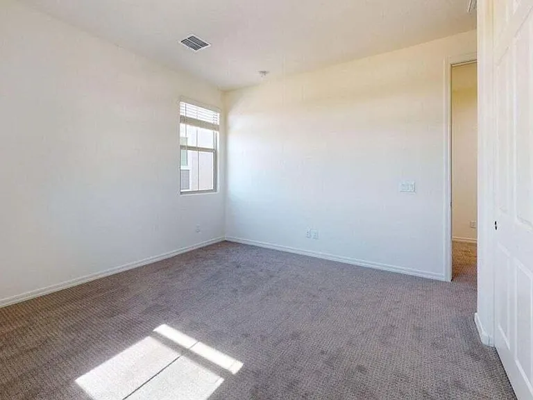 1107 S Vine St — Photo 26