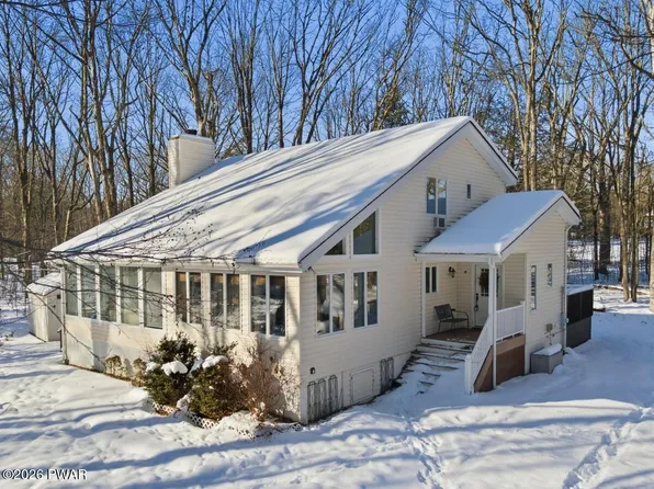 811 Paddock Ct, Lords Valley, PA 18428