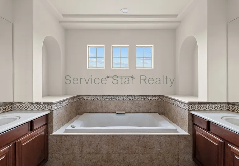 3724 E Robin Ln — Photo 16
