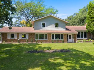 41W314 Whitney Rd, St Charles, IL 60175