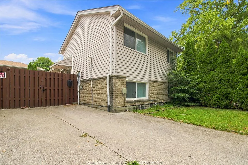 3 bed, $2,100 — Photo 2