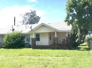 322 W Cleveland Ave, Electra, TX 76360