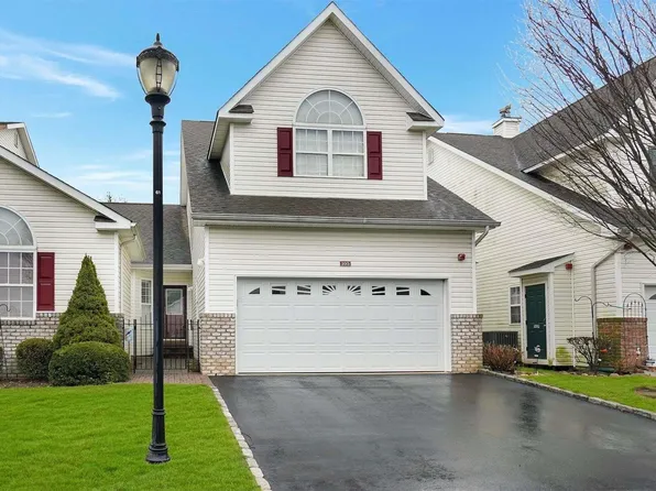 105 Constantine Way #105, Mount Sinai, NY 11766