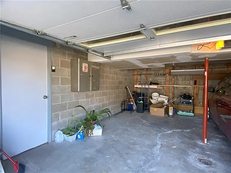 439 Crestview Dr — Photo 42