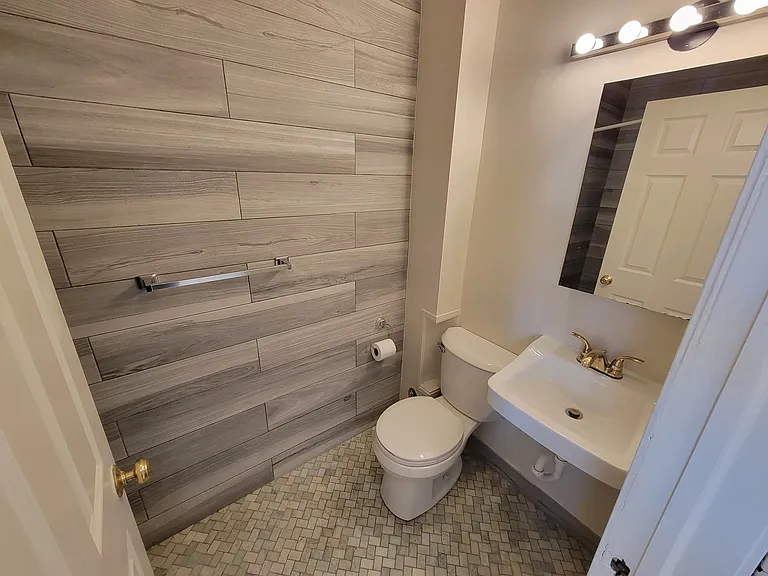 802 Dempster St #1A — Photo 16