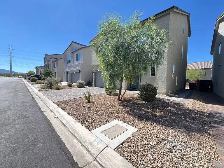 5888 Becklow Gardens Ave — Photo 2