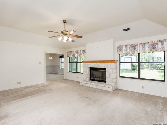 4th image of 358 CHAPARRAL CREEK DR