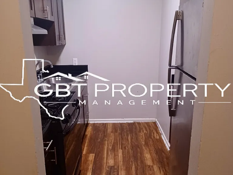 Robinson Manor Apartments — Photo 31
