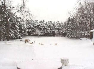 1990 Radatz Ave E, Maplewood, MN 55109