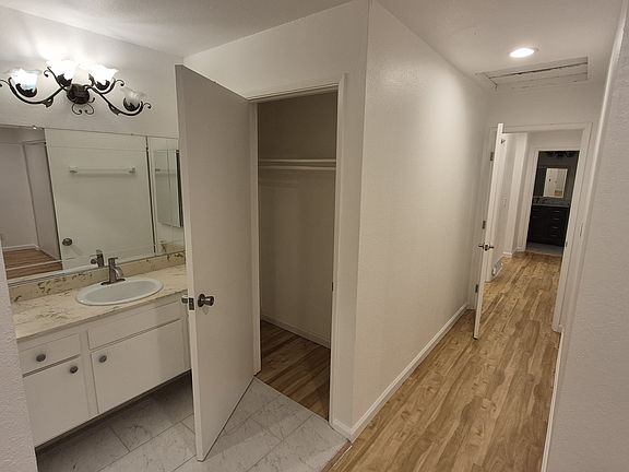 4th image of 428 Greenwood Dr