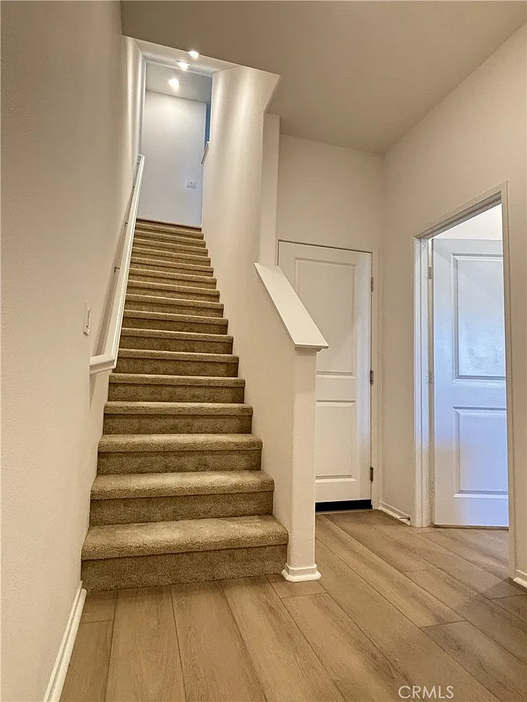 4 bed, 3.5 bath, 2525 sqft, $4,000 — Photo 4