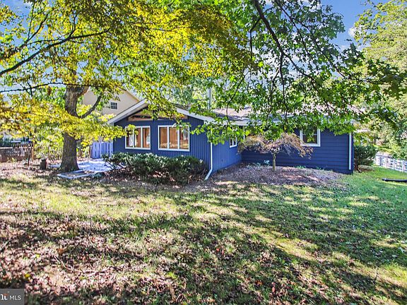 3rd image of 327 Edgemere Dr