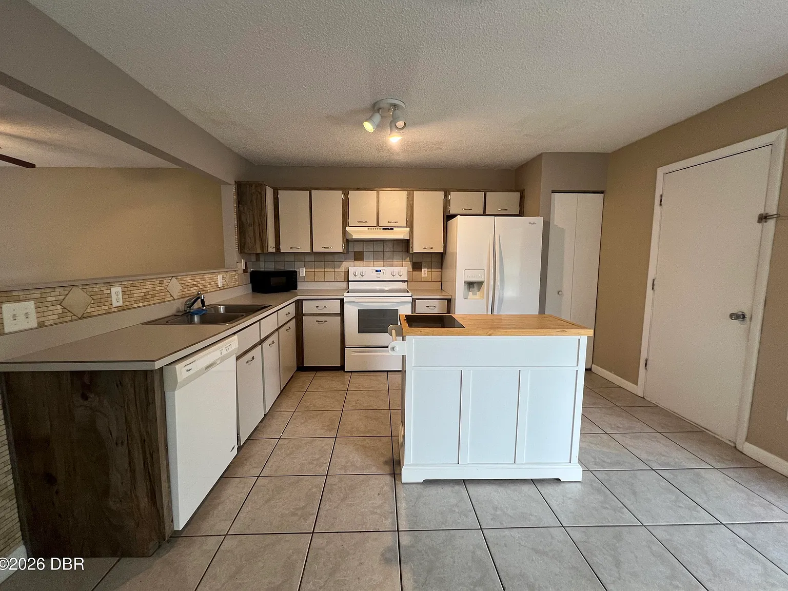 2 bed, 2.5 bath, 1096 sqft, $1,550 — Photo 4