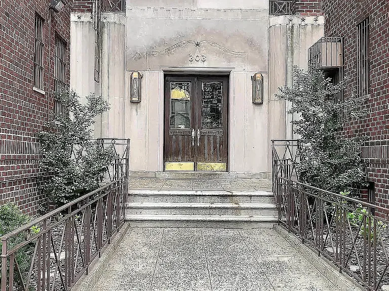 303 E 37th St #6P — Photo 16