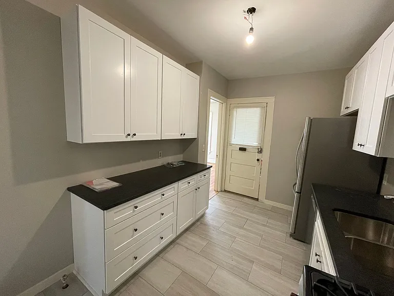 352 Cretin Ave N — Photo 10