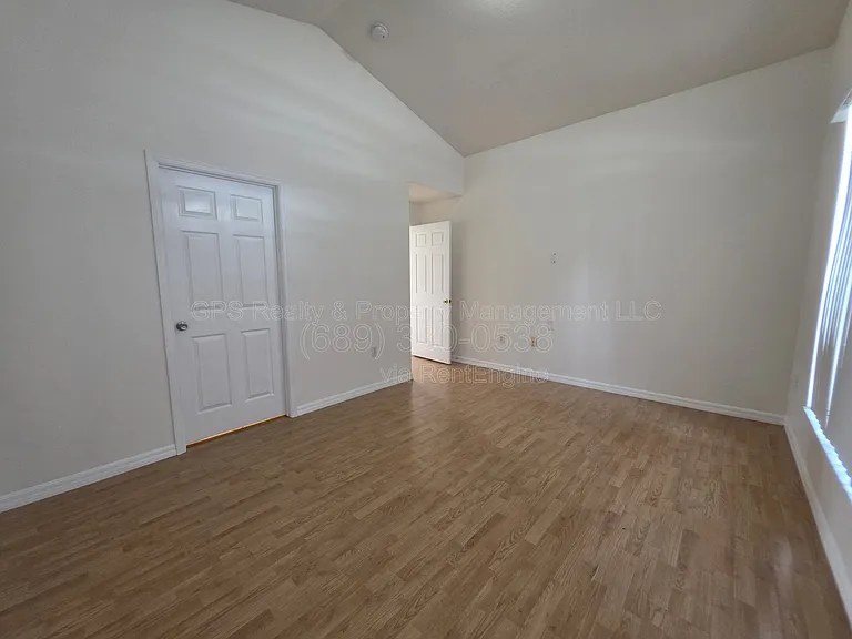 752 Sonja Cir — Photo 6