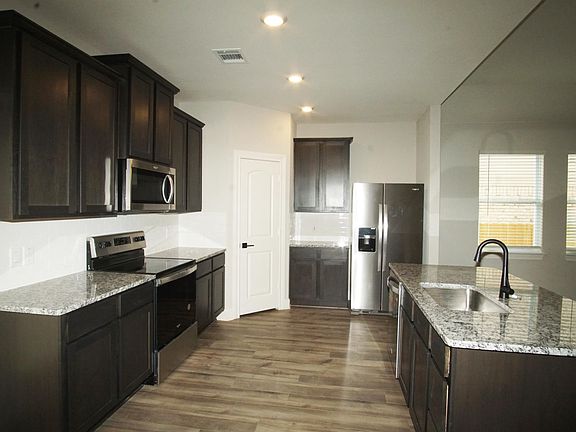 5th image of 7637 Noble Oaks Dr