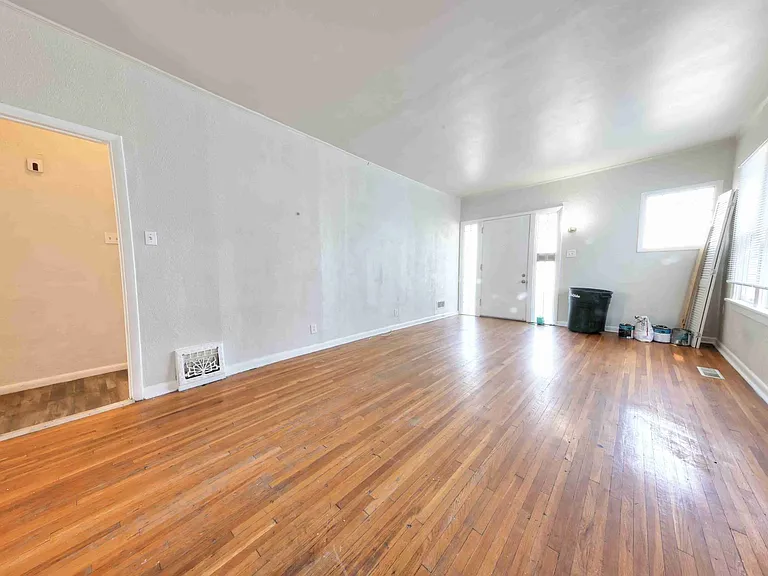 3810 Neosho St — Photo 4