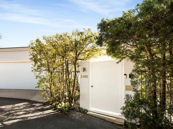 2745 La Cuesta Dr, Los Angeles, CA 90046