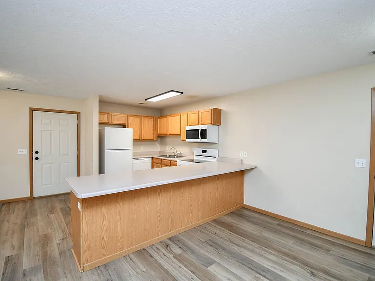 1422 E Redwood Blvd — Photo 9
