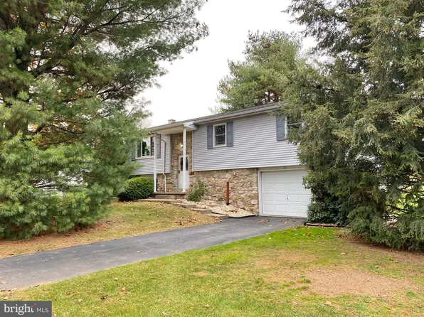 26 Middle Ave, Jonestown, PA 17038